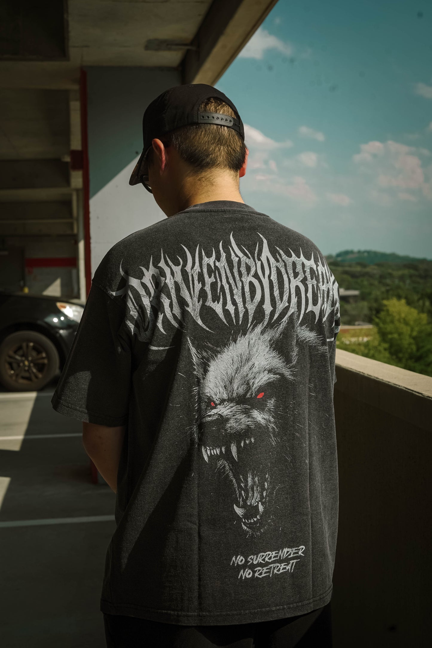 WOLF TEE